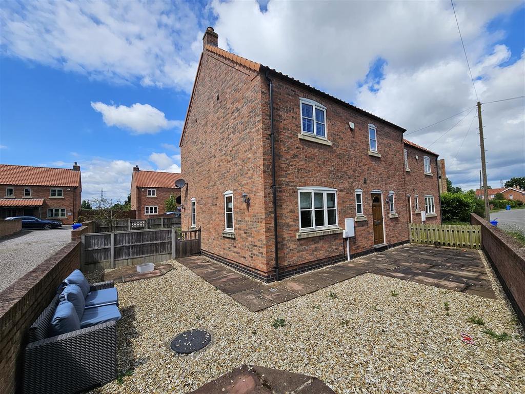 Chestnut Court, Normanton On Trent NG23 3 bed semidetached house £