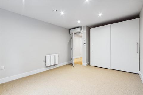 3 bedroom flat to rent, 1-3 Bollo Lane, Chiswick