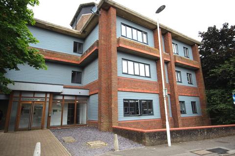 2 bedroom apartment to rent, Cantelupe Road, East Grinstead