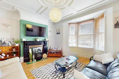 2 bedroom flat for sale, Queen Alexandra Road, North Shields