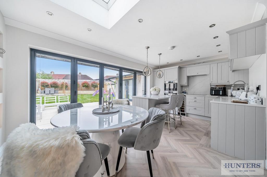 Kitchen/Dining Area
