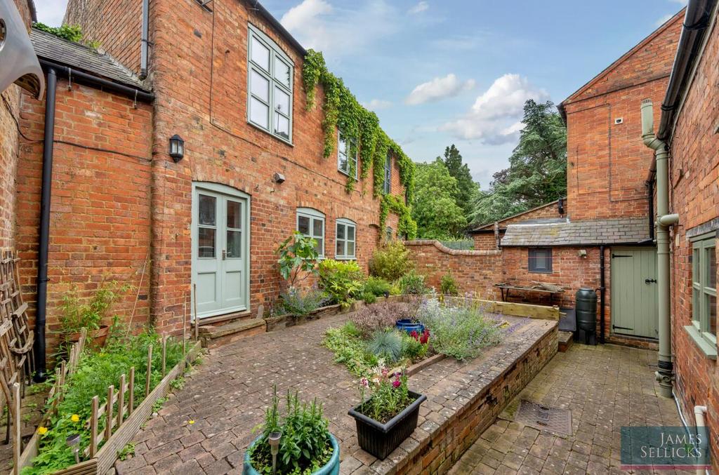 Courtyard garden