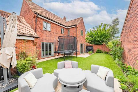 4 bedroom detached house for sale, Becketts Field, Southwell NG25