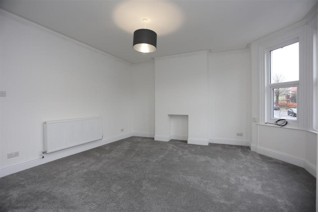 FF 18 Glendale Road Living Room (2).JPG