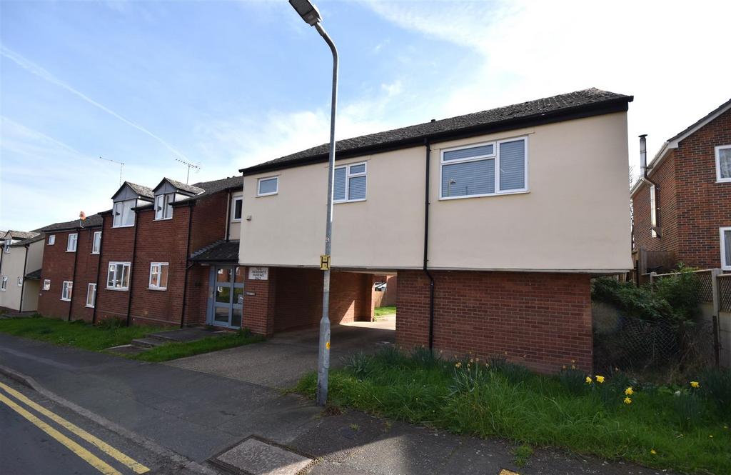 Colchester Road, Manningtree CO11 2 bed flat to rent £900 pcm (£208 pw)