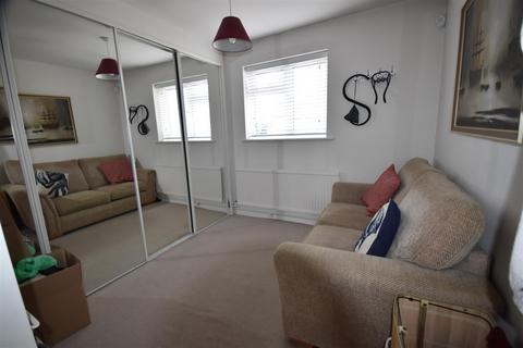 2 bedroom flat to rent, Colchester Road, Manningtree CO11