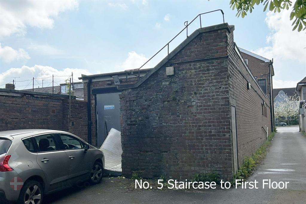 5 staircase to FF.jpg
