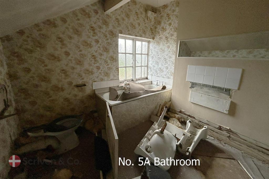 5 A bathroom.jpg