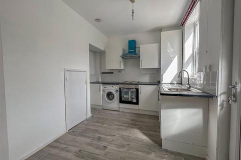 2 bedroom end of terrace house to rent, Hillsleigh Road, Cowgate