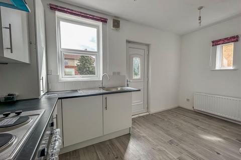 2 bedroom end of terrace house to rent, Hillsleigh Road, Cowgate