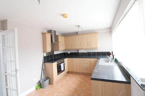 3 bedroom end of terrace house to rent, Winding Mill North, Brierley Hill