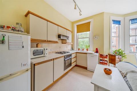 1 bedroom flat for sale, Denning Road, Hampstead Village, NW3