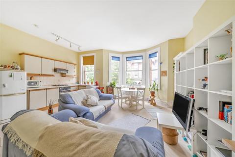 1 bedroom flat for sale, Denning Road, Hampstead Village, NW3