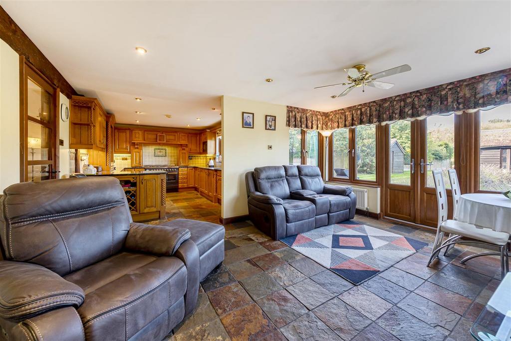 Kitchen / Breakfast Room