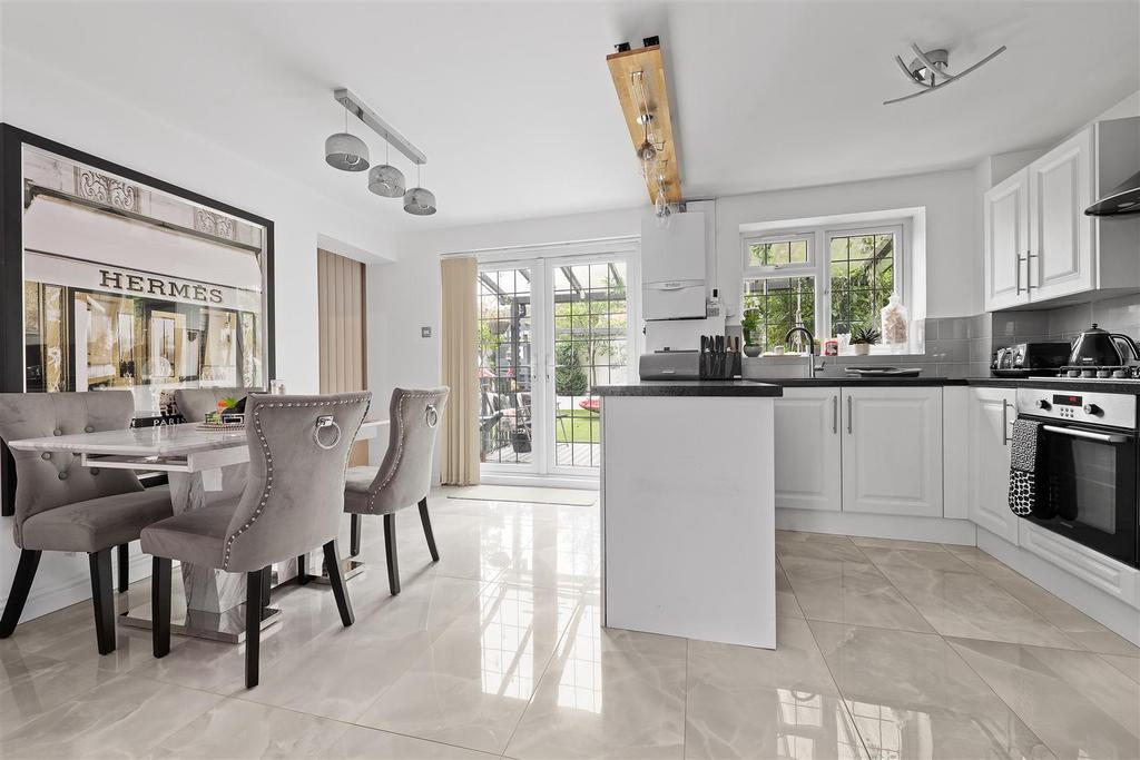 Kitchen / Dining Area