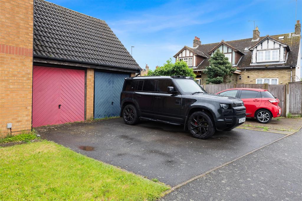 Garage & Parking