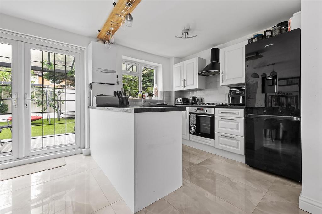 Kitchen / Dining Area