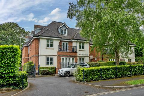 2 bedroom flat for sale, St. Monicas Road, Kingswood, Tadworth