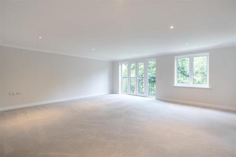 2 bedroom flat for sale, St. Monicas Road, Kingswood, Tadworth