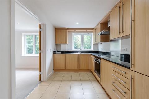 2 bedroom flat for sale, St. Monicas Road, Kingswood, Tadworth