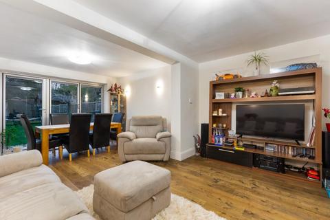 62 Stoneleigh Park Road, Epsom, KT19 0QY