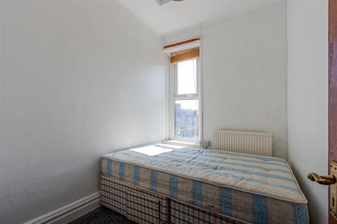 2 bedroom house to rent, Cosmeston Street, Cardiff CF24