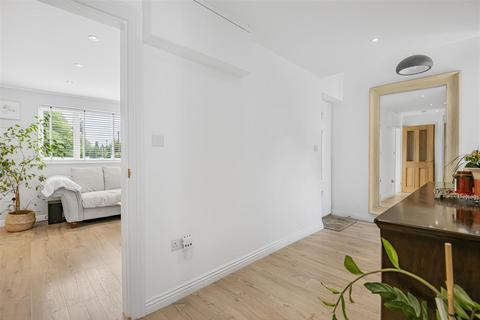25 Colyton Way, Purley On Thames, Reading, RG8 8BL