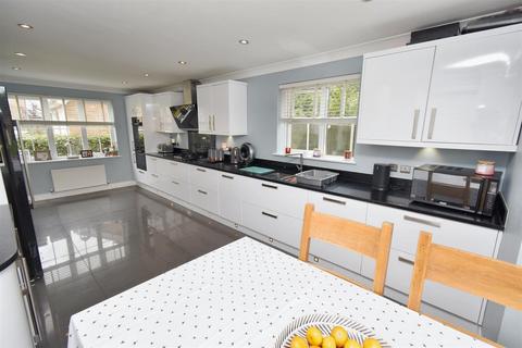5 bedroom detached house for sale, Penrhyn Close, Corby NN18