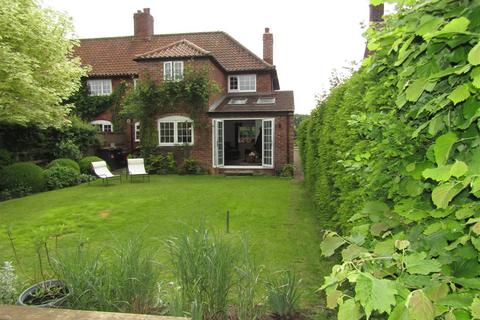 4 bedroom end of terrace house for sale, South View, Nun Monkton, York