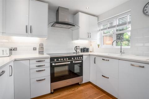 2 Bakehouse Lane, Chadwick End, Solihull, B93 0BS