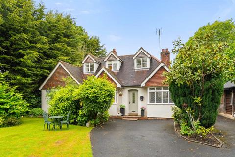 4 bedroom detached bungalow for sale, The Avenue, Rowington, Warwick