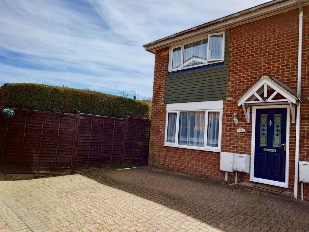 Partridge Avenue, Larkfield, Aylesford 2 bed end of terrace house for