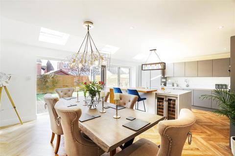 69 Blackberry Drive, Barry, CF62 7JQ