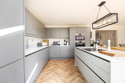 69 Blackberry Drive, Barry, CF62 7JQ