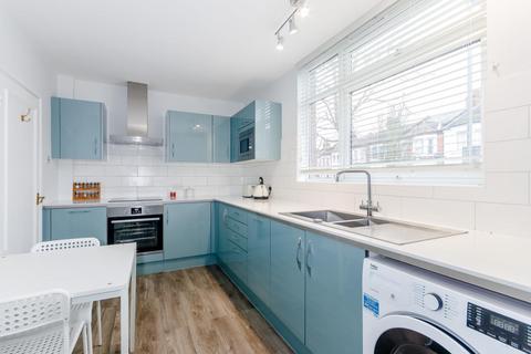 1 bedroom flat for sale, Carminia Road, London, SW17