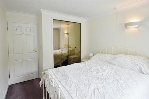 2 bedroom apartment for sale, Newcomb Court, Stamford