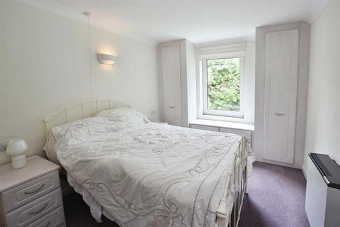 2 bedroom apartment for sale, Newcomb Court, Stamford