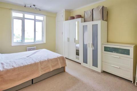1 bedroom property to rent, High Street, Rottingdean, Brighton