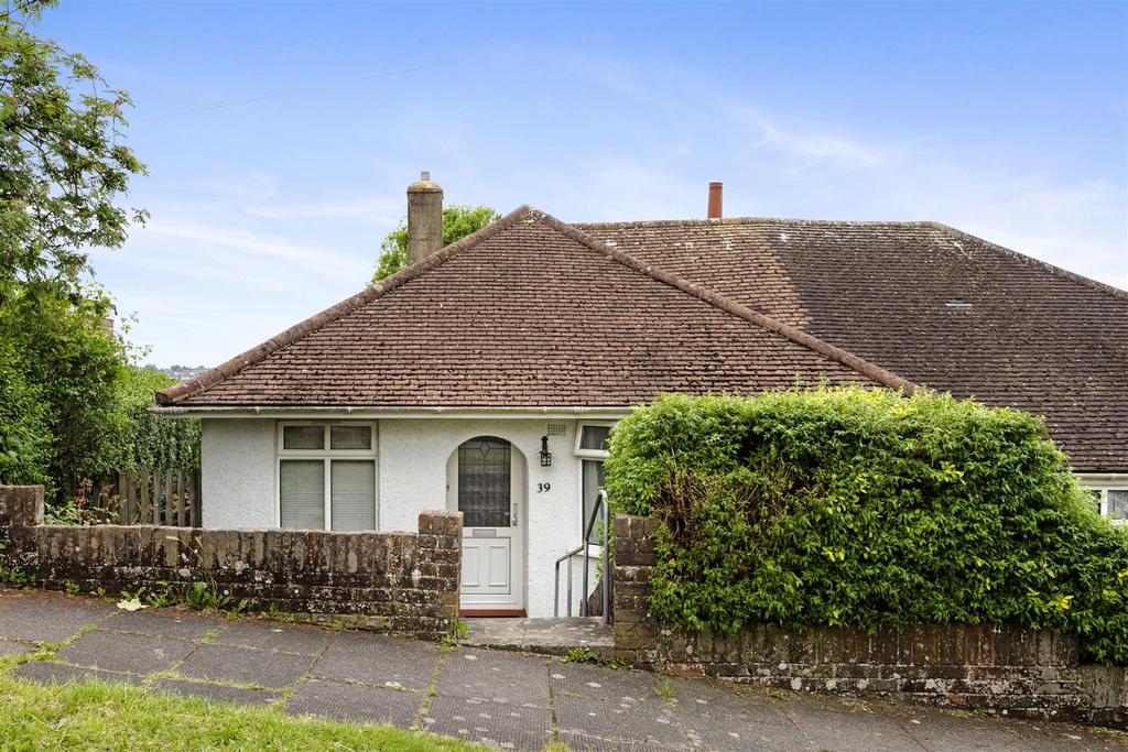 Beechwood Avenue, Patcham, Brighton 2 bed semidetached bungalow for