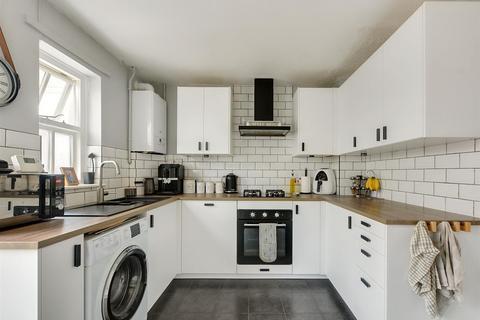 82 Clover Fields, Calverton, Nottingham, NG14 6PN