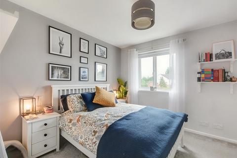 82 Clover Fields, Calverton, Nottingham, NG14 6PN