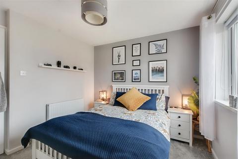 82 Clover Fields, Calverton, Nottingham, NG14 6PN