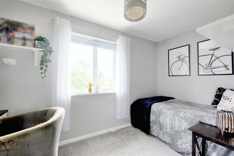 82 Clover Fields, Calverton, Nottingham, NG14 6PN