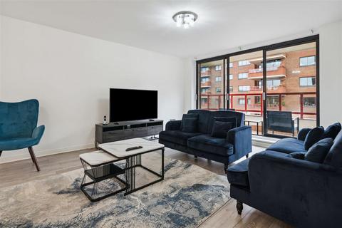 2 bedroom flat for sale, Warwick House, Windsor Way, London, W14