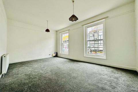 2 bedroom flat to rent, Prescott Mews, Cullompton EX15