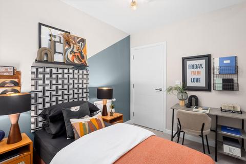 2 bedroom flat for sale, Excalibur Drive, London, SE6 1RN