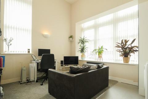 1 bedroom flat for sale, Park View, Upper Town Street, Bramley, LS13