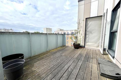 2 bedroom flat to rent, Canning Square, Enfield