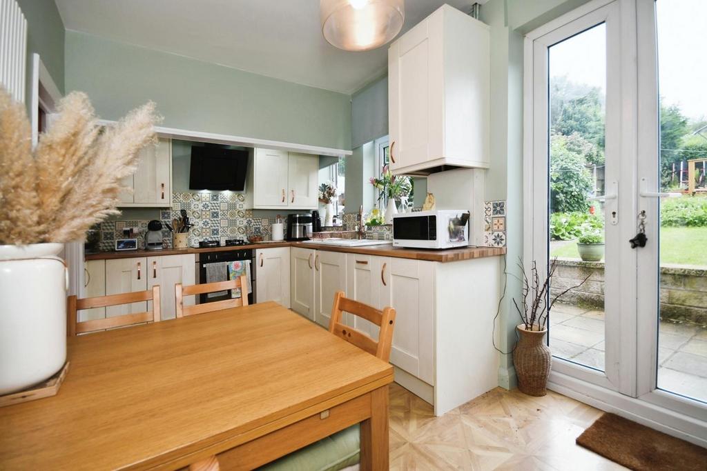 Dining kitchen