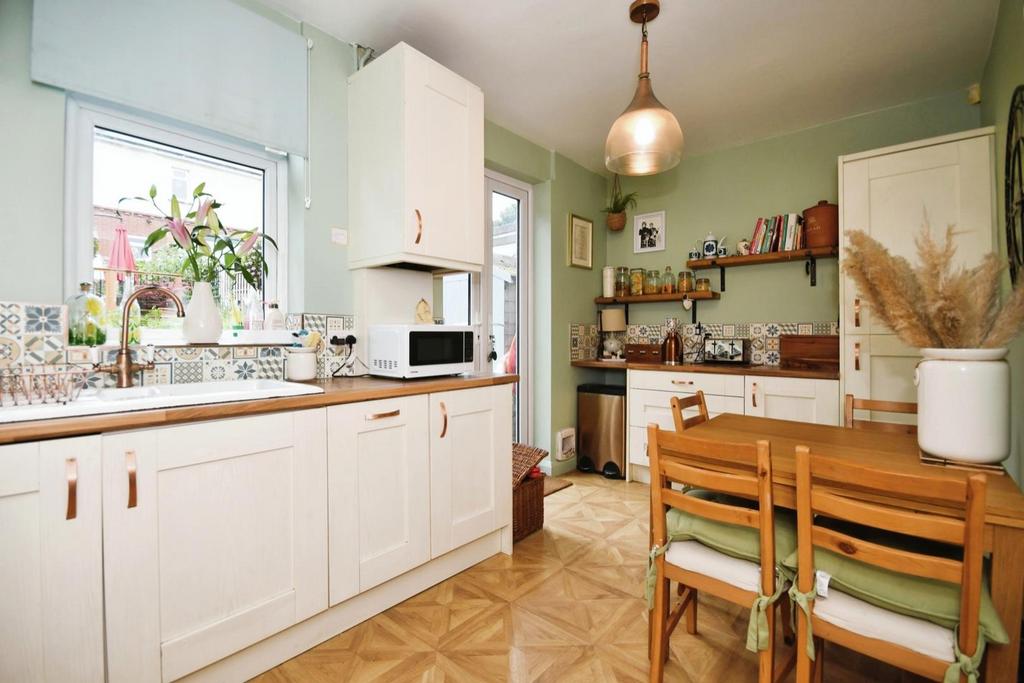 Dining kitchen